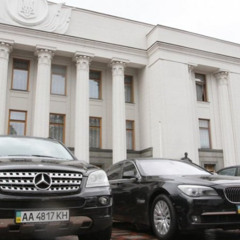 «Выиграл в лотерею» и «подарил друг» уже не пройдет — адвокат про декларации госслужащих