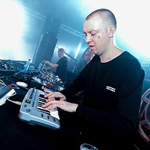 THE DESTROYER - giant station