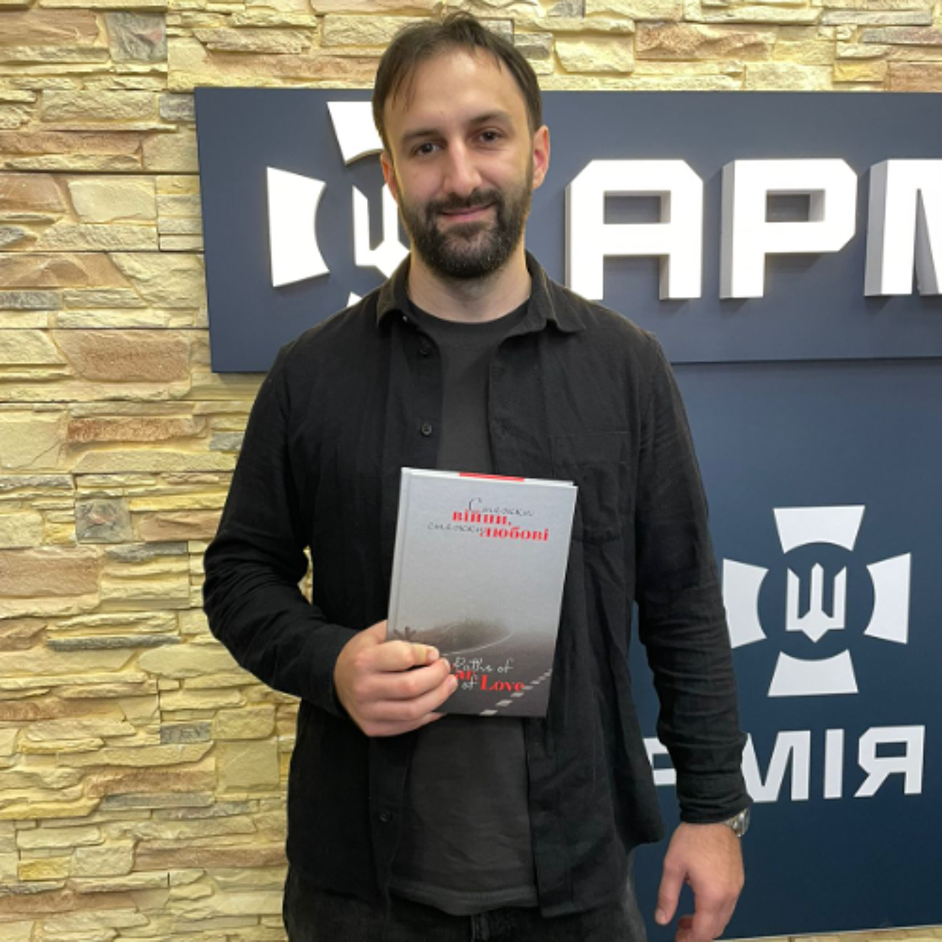 Віталій Бирчак презентував книгу "Стежки війни, стежки любові" episode artwork