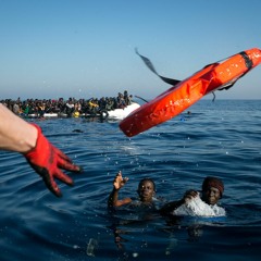 Mediterraneo, sul salvagente dell'umanità in fuga