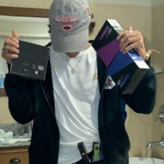 ice round ma neck w/ yuri online (@yuriminajj)