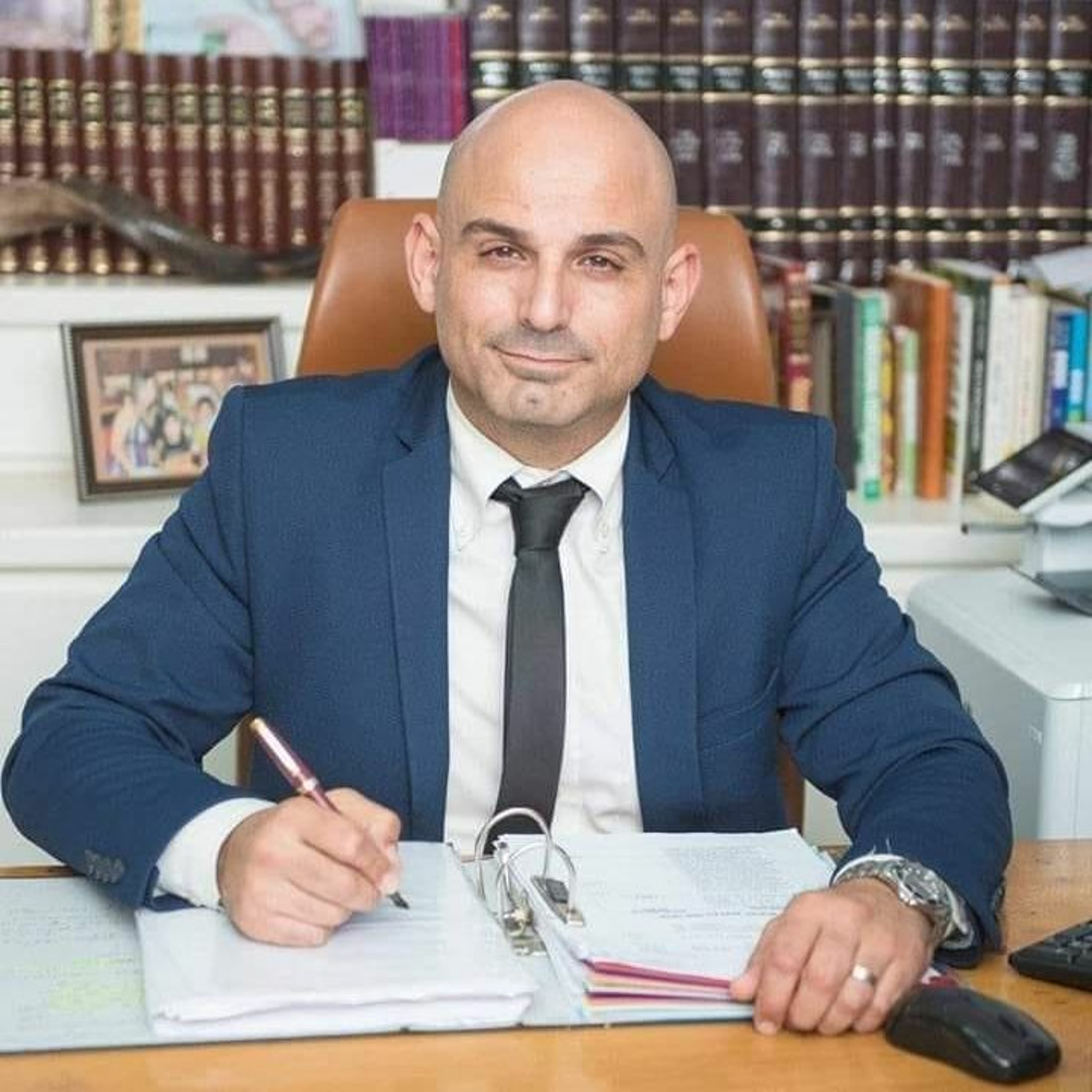 פרק 14: עו"ד יניב פרץ הותקף ע"י שוטרים לאחר שעישן ג'וינט בפינת העישון בתחנת משטרה episode artwork