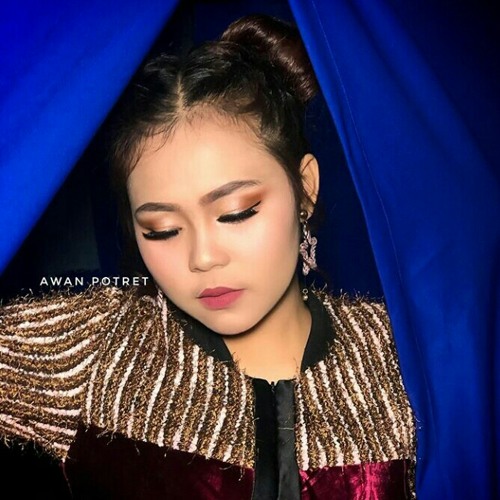 Selfi lida_mengejar badai