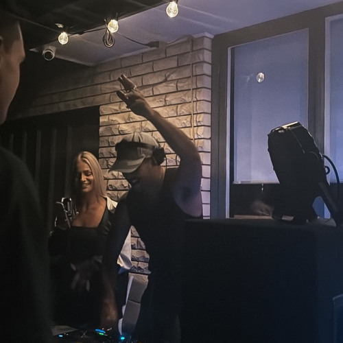 Live @ Nico And Charlotte's Pitch 2.0.