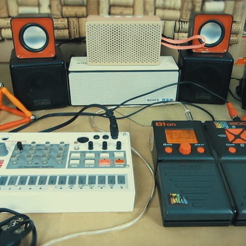 KORG VOLCA SAMPLE as a GRANULAR GROOVEBOX (processed with ZOOM B1on)  HALFTIME JAM