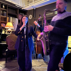 Comin' In Hot (live and unplugged)