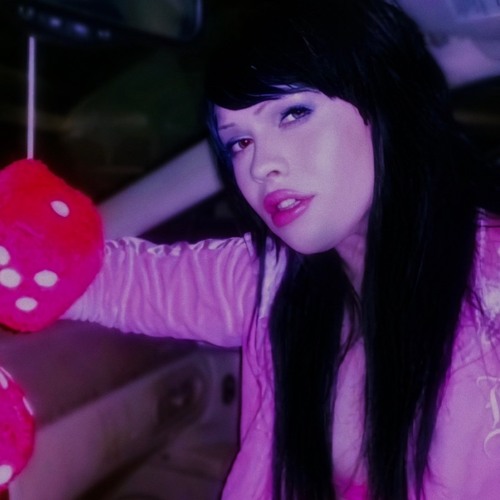 Dbree org. Dbree org. Девушка хвастается грудью. Deadbreed игра. Клубнично апельсиновый коктейль.