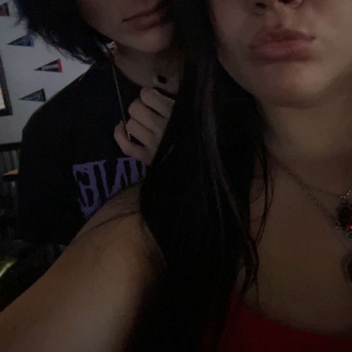 Five strings and she still plays