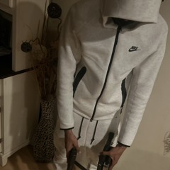 EastK (feat. foreign4x)