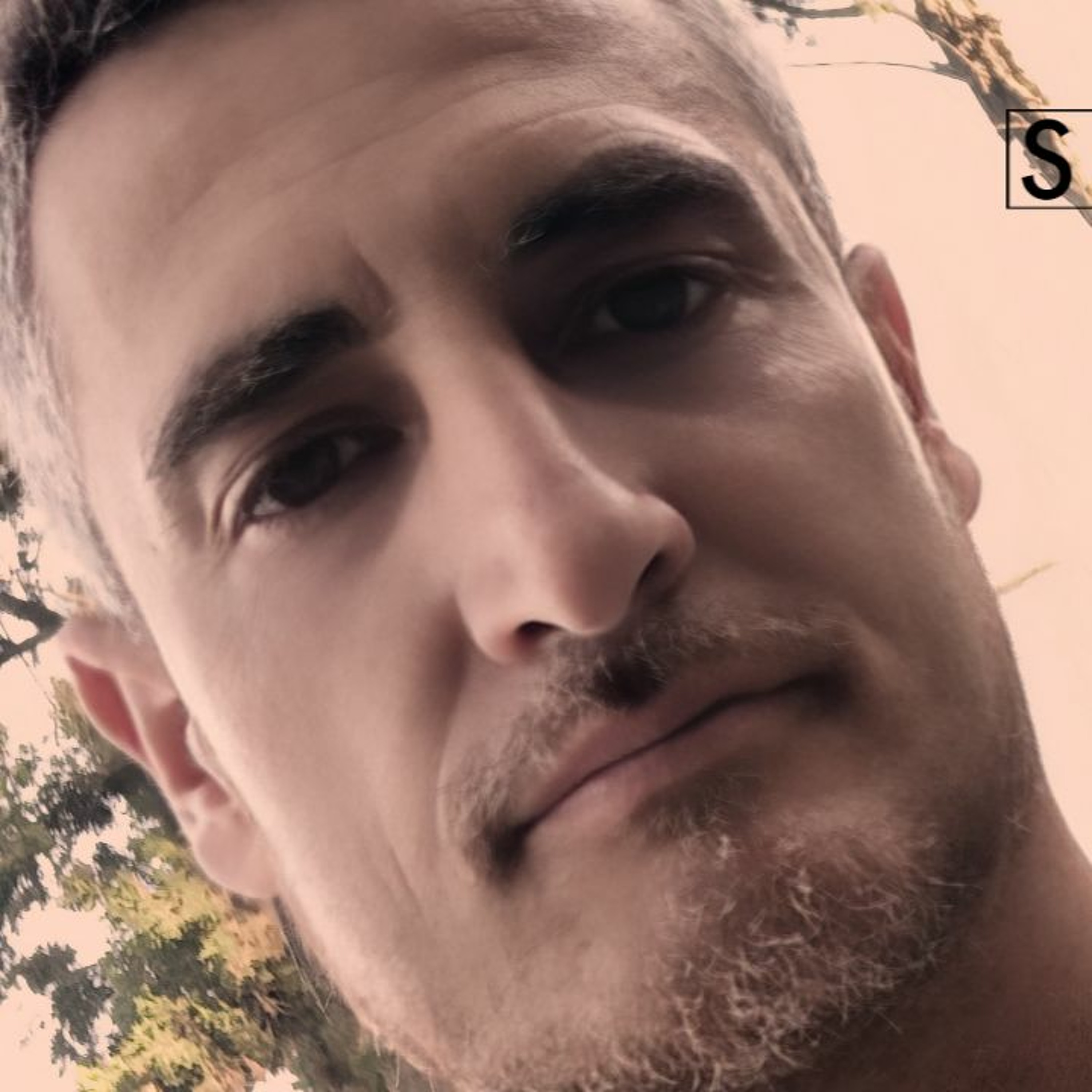 Side Liner (#downtempo) Renil Edis (#techno)