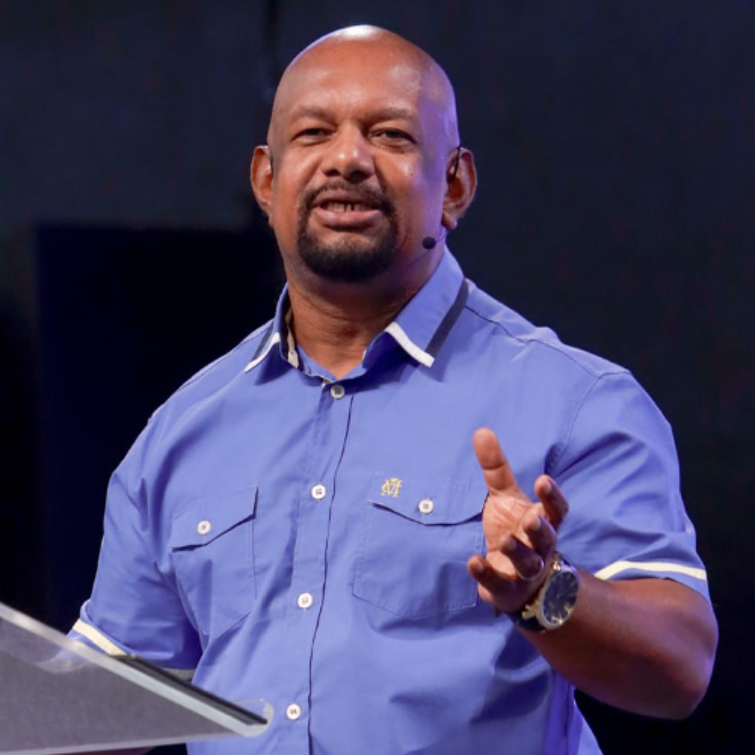 Pare de pedir cura! Por que ainda pedimos o que já temos em Cristo? - Moacir Amarante