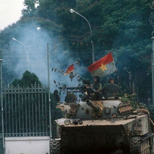 Nhạc đỏ bắn bỏ Cali
