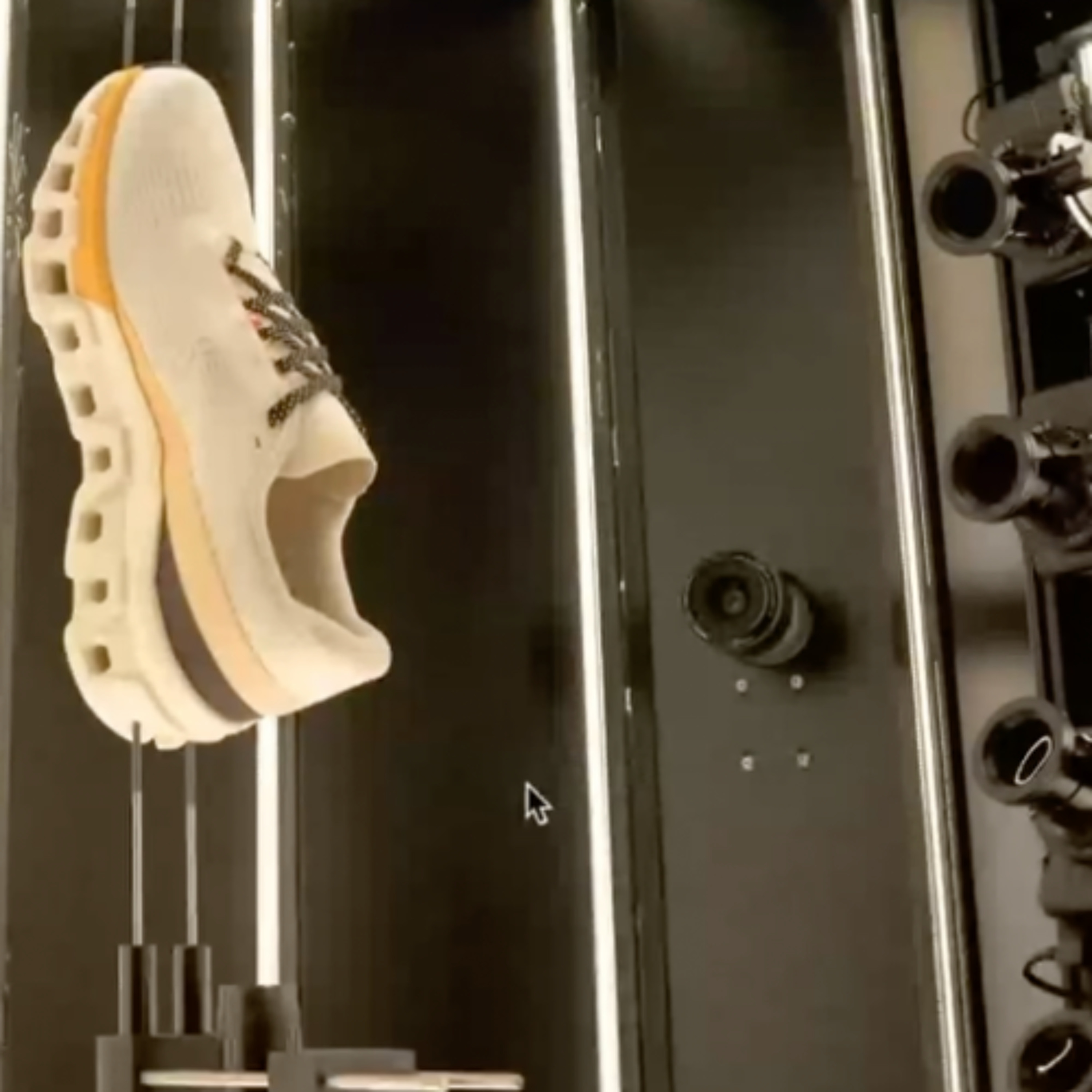 Vyking Built an In-House Robotic Arm with Camera for Shoe 3D Scanning and Virtual Try-On Episode cover
