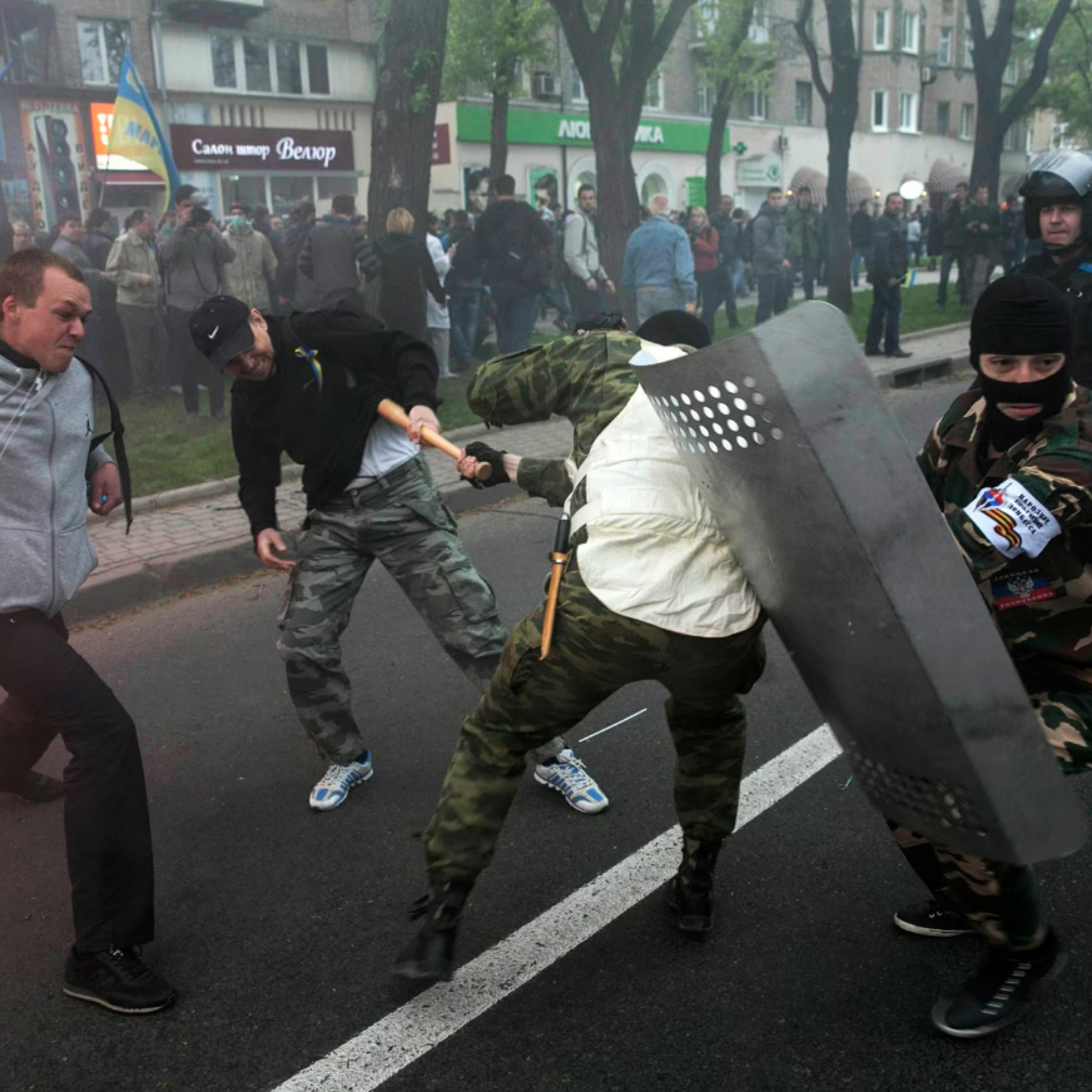 Як відбувалося протистояння українського та окупаційного рухів у Донецьку 2014 року episode artwork