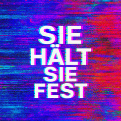 Sie hält sie fest
