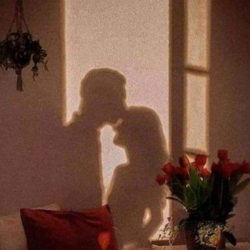صون هوايا، وعيش معايا وانسى كل الكون ♩⁩