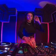 Danna Valdi - NOT TOO BAD 003
