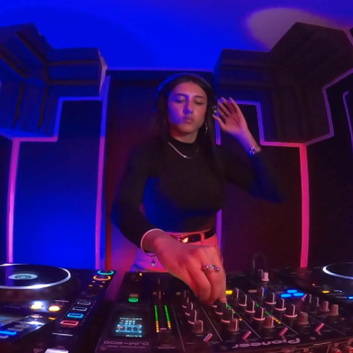 Danna Valdi - NOT TOO BAD 003