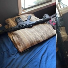 left or right 👊🏾🤦🏾‍♀️