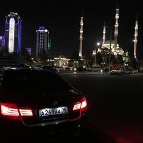 Лицо на капот текст
