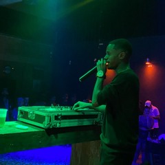 MC GW - COM A BUCETA ELA FAZ CARINHO [ DJ LC DO MARTINS ]