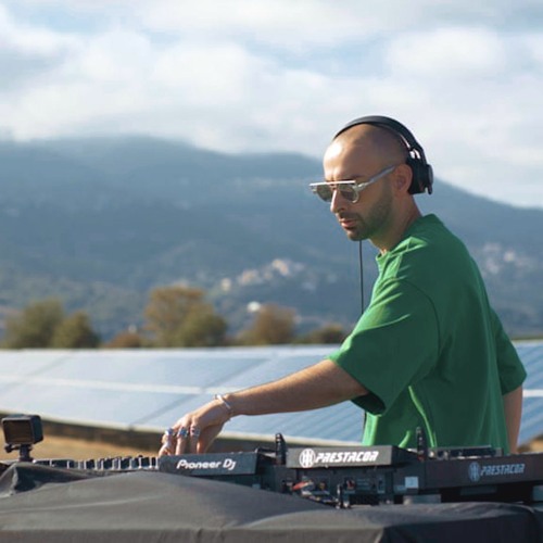 Camille Luciani - Solar Powered Set