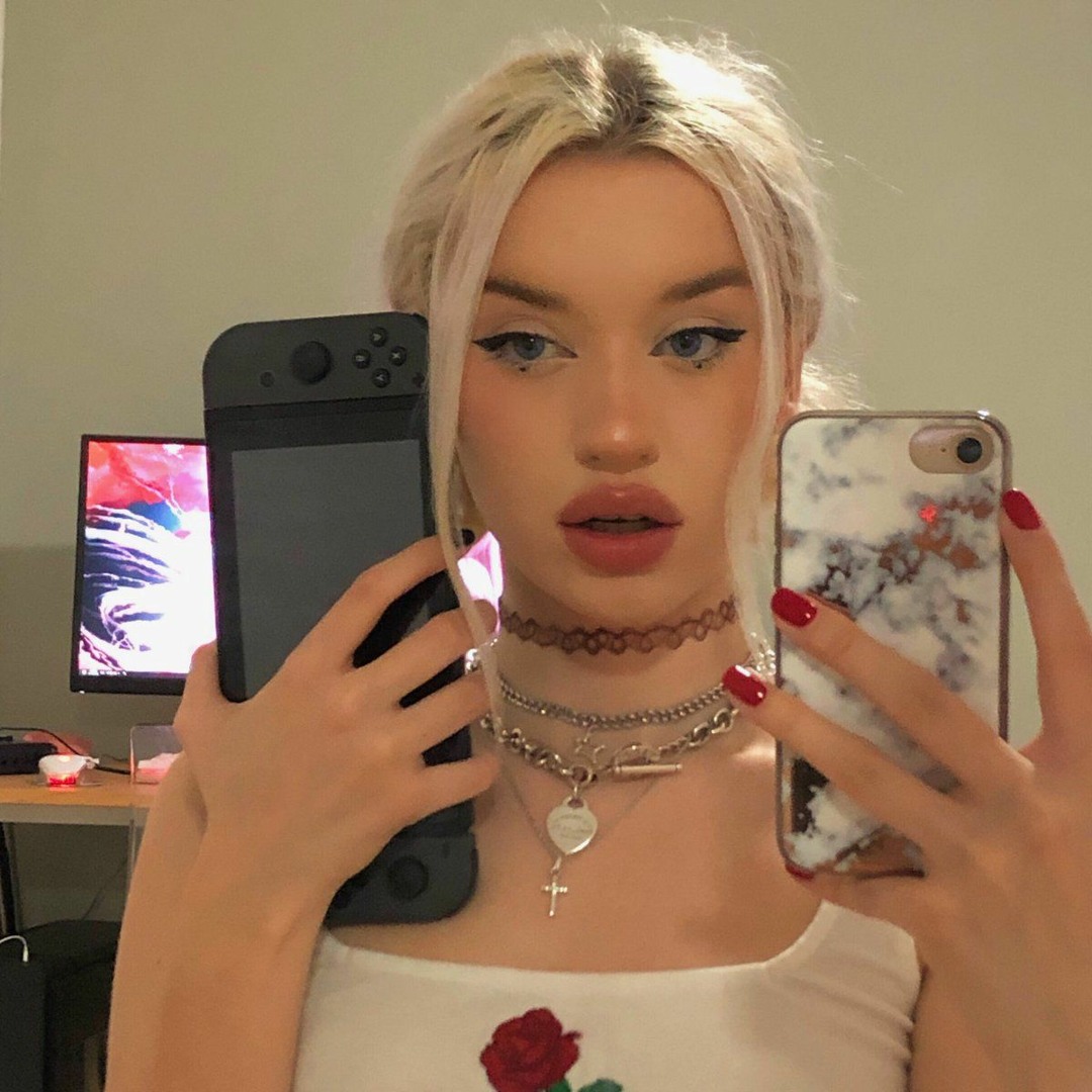 Stream Veronika ASMR Mouth Sounds, Ear Eating, Ear Kissing, Ear Noms by