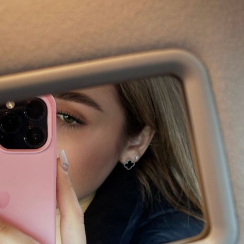 من اتذكر انت بعيد اشرب الف كاس 🥂