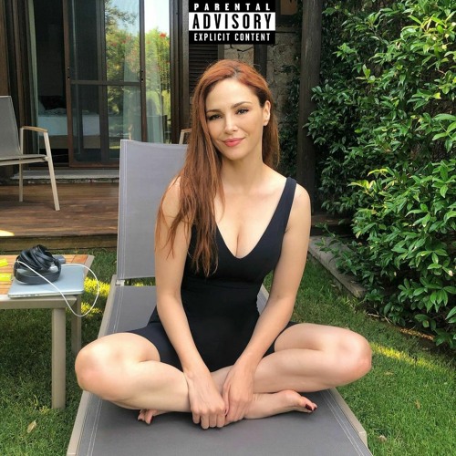 Tukli ayol qorinlari