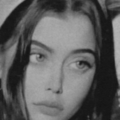 وانت اللذي بالرمش مفنود ترمي ولا تخطي النياشيــن  "̮