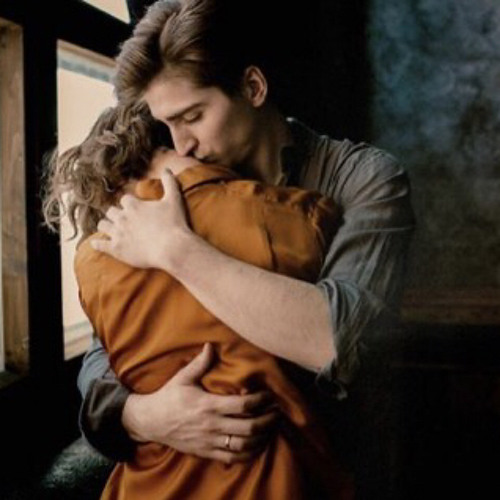 ‎.⁨وإنتا معايا الدنيا ملك إيديّا ⁩