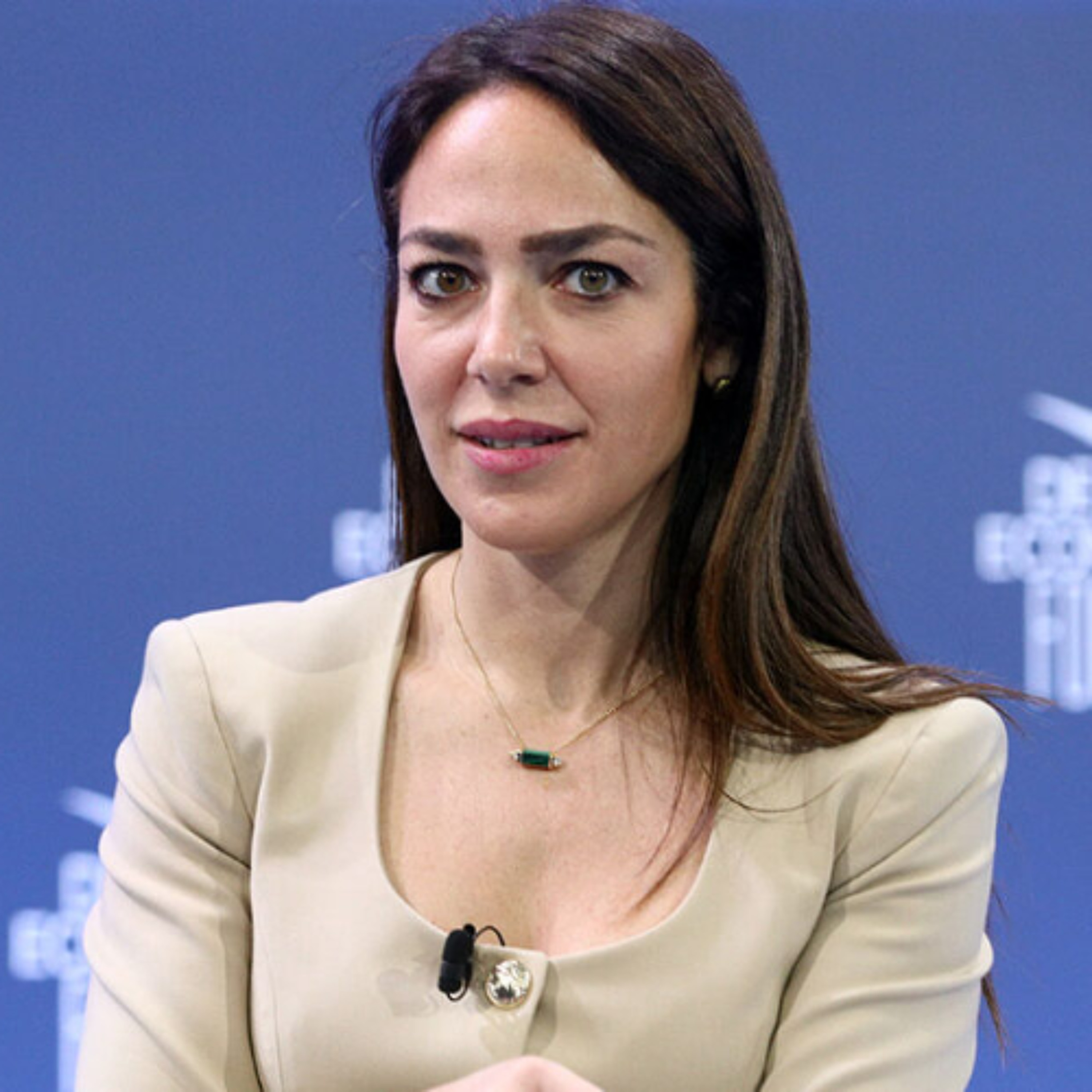 Η Υπουργός Κοινωνικής Συνοχής και Οικογένειας Δόμνα Μιχαηλίδου στο Στέλιο Τακετζή