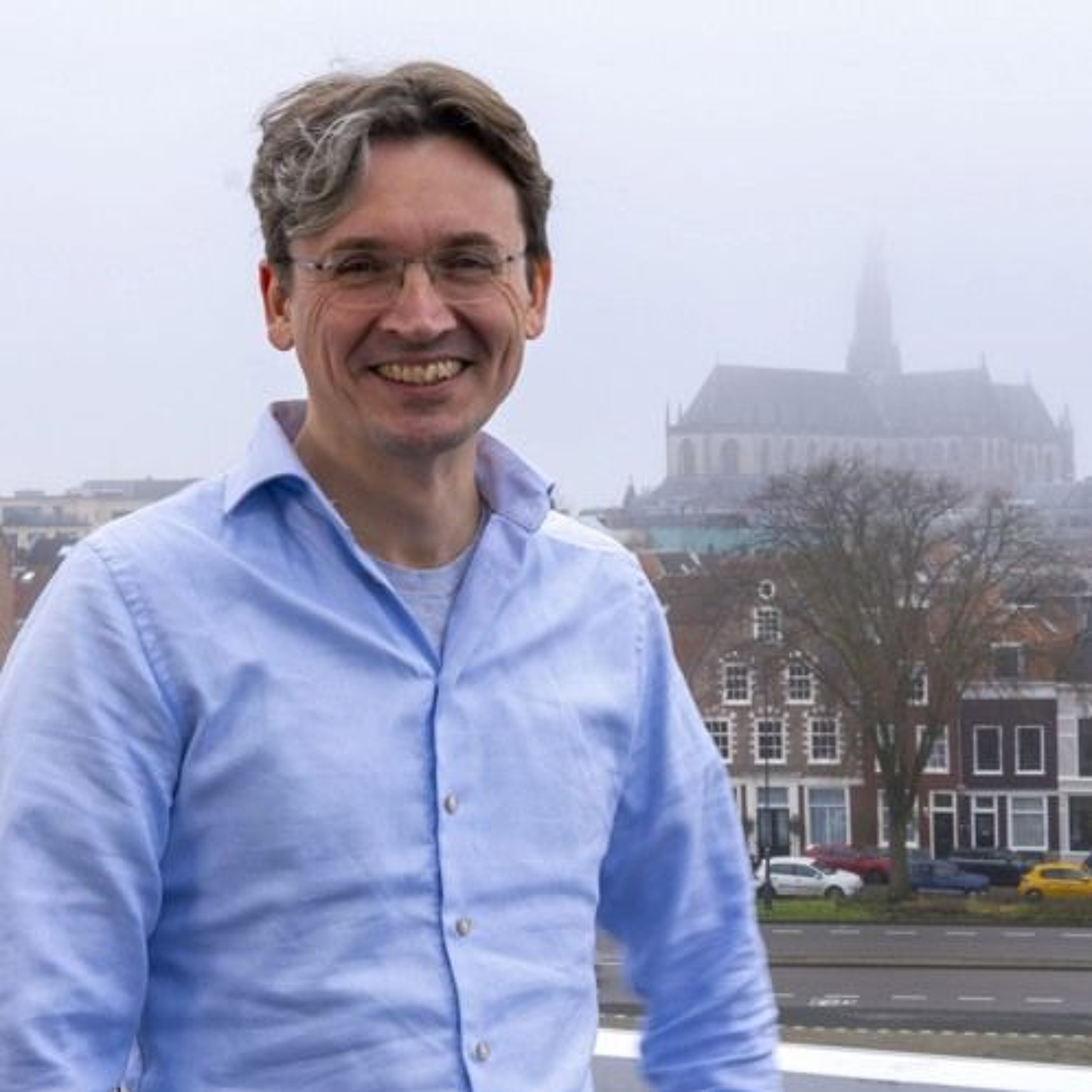 Haarlems raadslid Dimitry van den Berg vertelt waarom hij kandidaat-wethouder is in Heemstede episode artwork