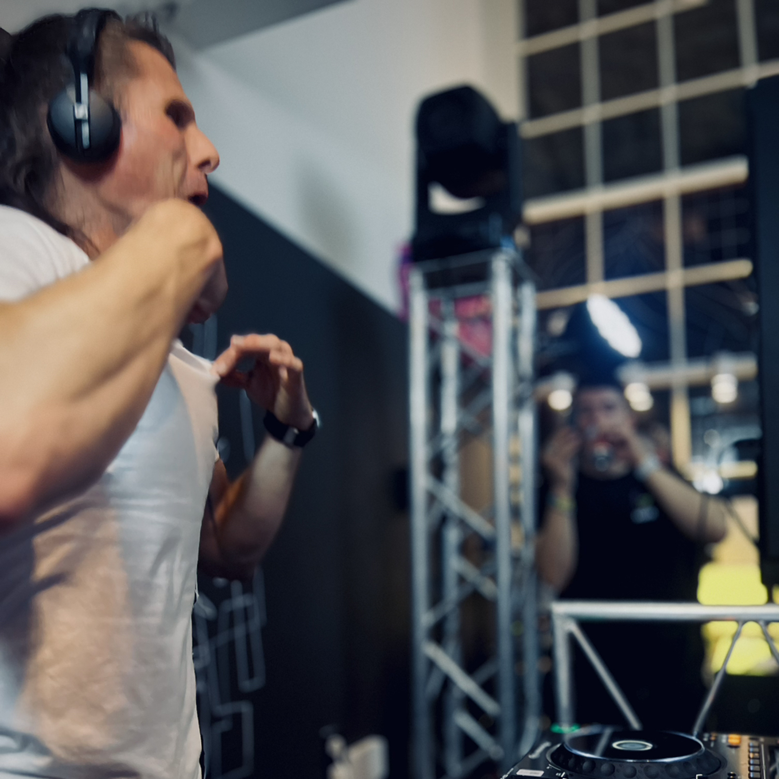 Artento Divini - Onstage Radio