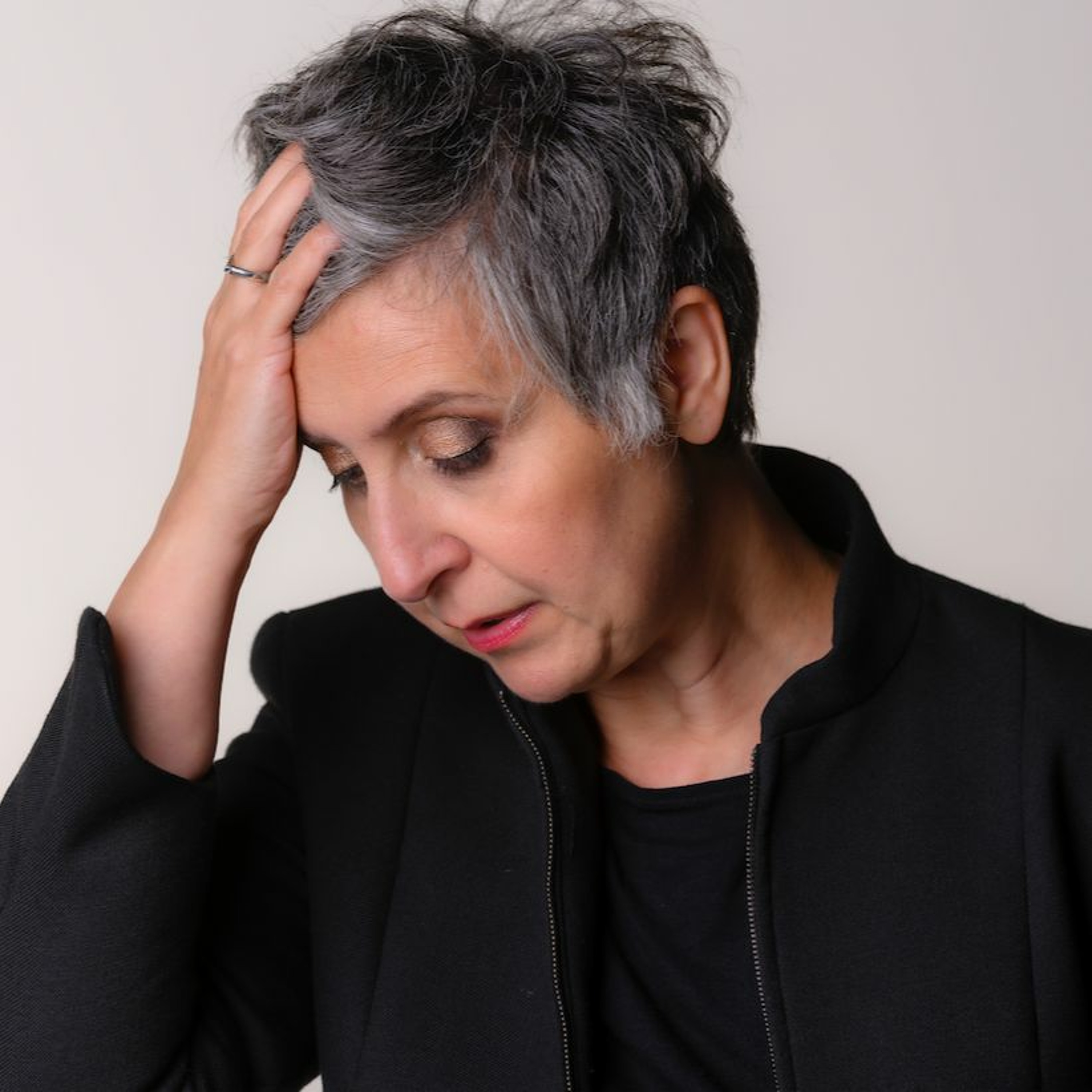 Malika . M , l’artiste qui a façonné sa musique à travers le monde des musiques du monde.