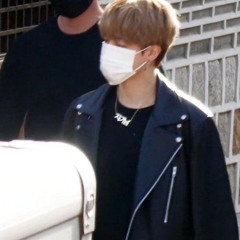 Giày cao gót màu đỏ - Trần Kỳ Danh