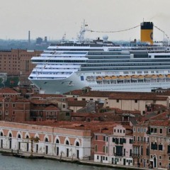 Venice: big ships, the lagoon and the city