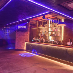 Wenlock & Casey Waaarrppers ! Theatrix