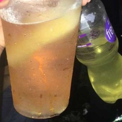 toma balinha e chama a amiguinha pra sentar na pika