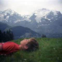 lay down close ur eyes