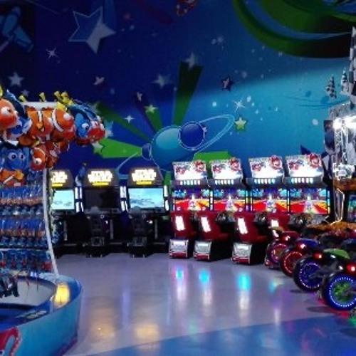 The Biggest Hits Of 2020 | WALL•E with Magic Planet (Mall Of The Emirates)