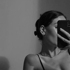 ‎⁨ ‏صوني جمالكِ عنّا إننا بشرٌ ‏من الترابِ وهذا الحسنُ روحاني