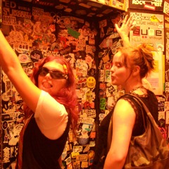 Tail feathers unite ⭒˚｡⋆ 𓆑 ⋆｡𖦹