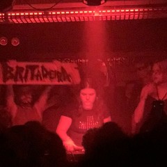 ACTIVE: Kassadin blinks toward the target location, dealing magic damage to all nearby enemies