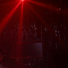 it's a 90s rave (acid house, acid techno, industrial dark house)