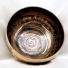 手打シンギングボウル 15cm ▼アウトレット▼【聖音オーム】285Hz,528Hz,936Hz検出 IG240819 - 15D