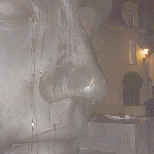 Dans Babylone, la nuit, les statues pleurent pour expier les péchés des Monarques