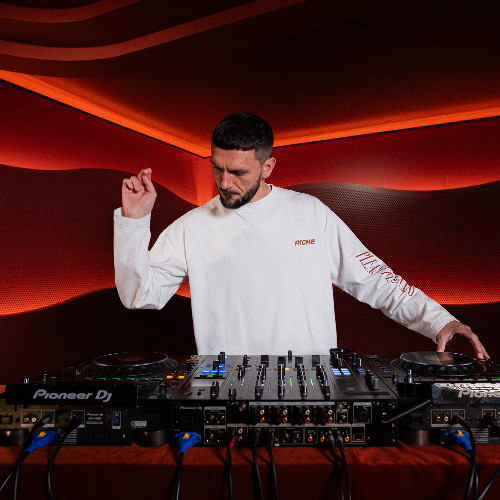 Red Room | Afro Rhytms and Brazilian Funk with Otec Mirec