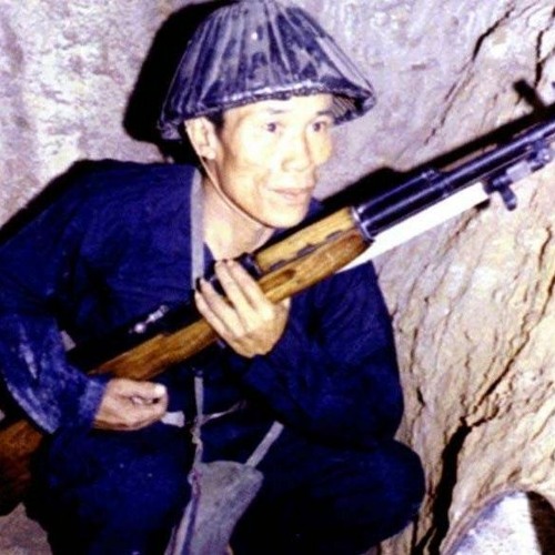 한국에서 가장 핫한 띵띵땅땅 노래 Hoàng Thuỳ Linh  See Tình