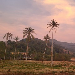 Mit Bademantel und Pantoffeln